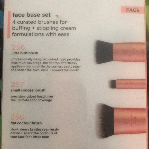 ✨🆕Real Techniques Face Base Makeup Brushes Set!💜✨ - Picture 6 of 12